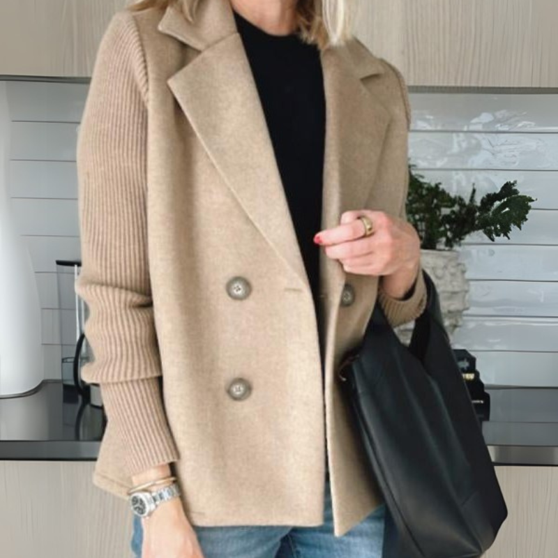 Viola - Lightweight Blazer in Structured Fabric